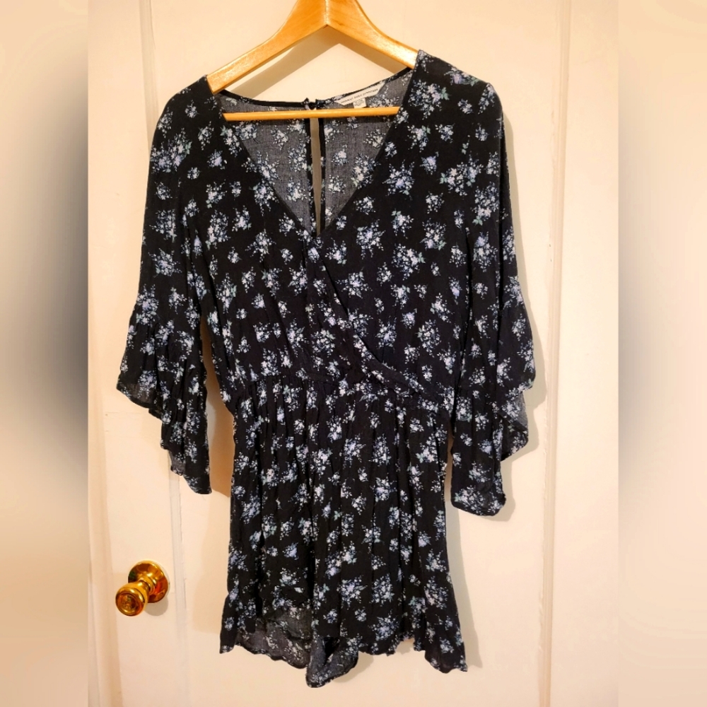 🎉MOVING SALE- EVERYTHING MUST GO BY 8/29!🎉 Bell Sleeve Floral Romper